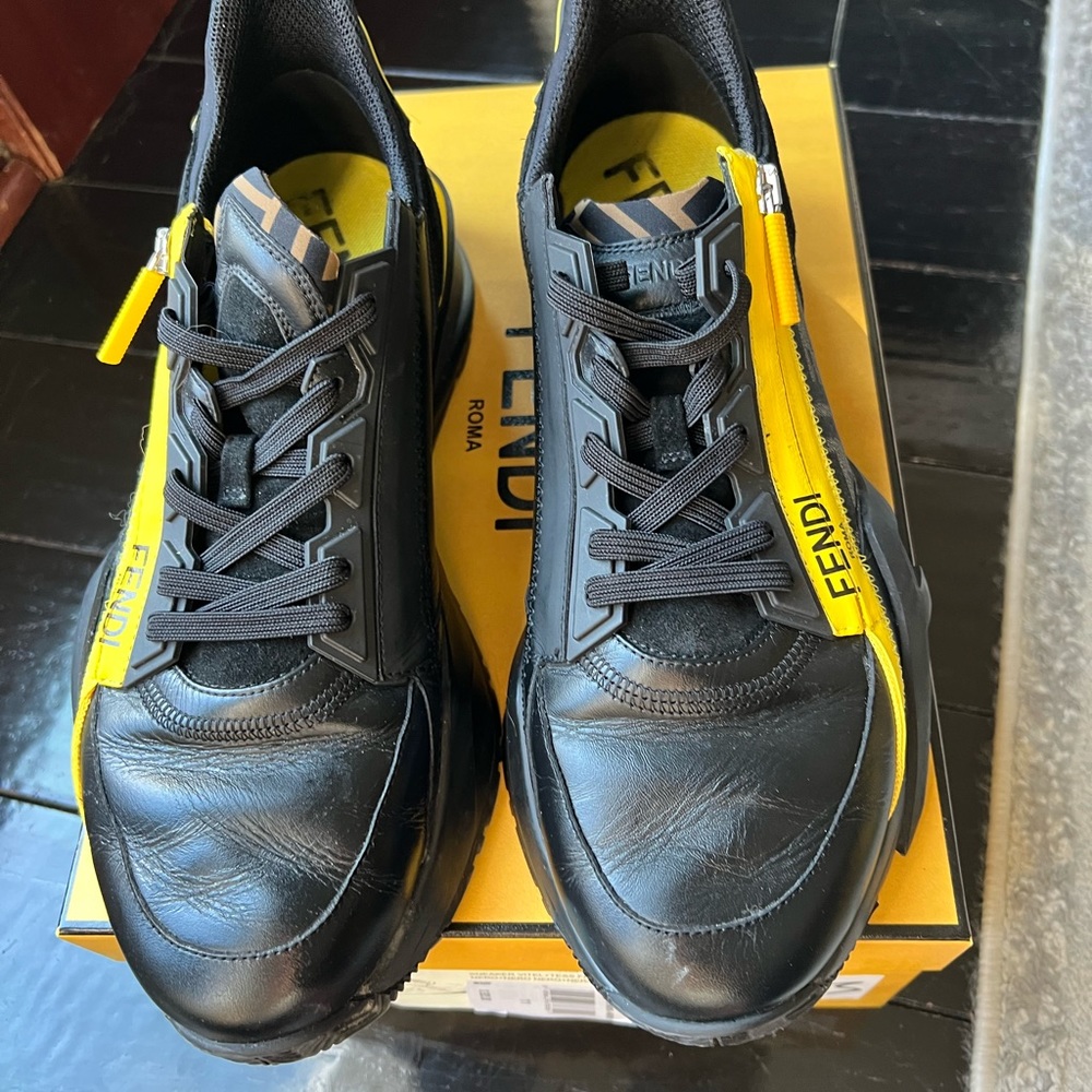 Fendi flow size 11 black bumble bee yellow